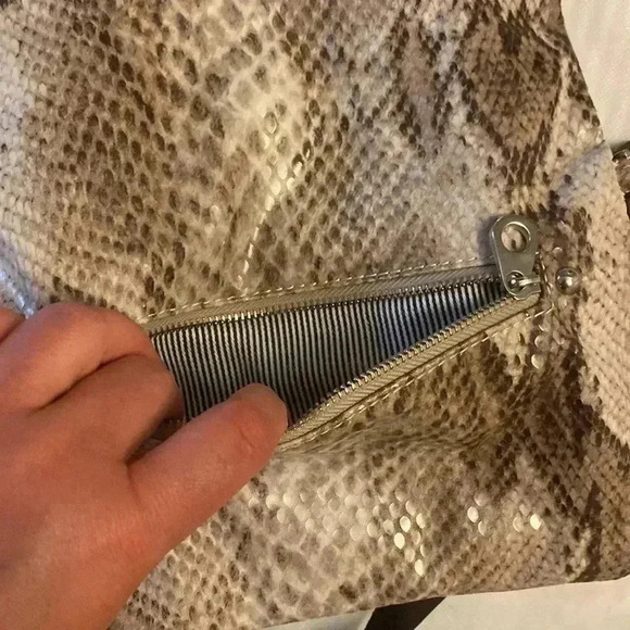 Faux alligator 🐊 leather stylish shoulder bag  chocolate-coffee colors - Picture 5 of 5